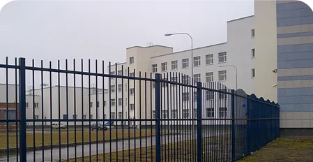 Синий 3Д забор административное здание