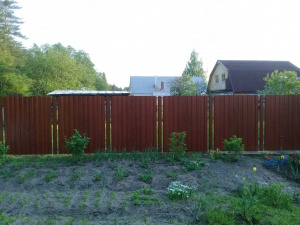 Забор из штакетника с профнастилом для дачного участка