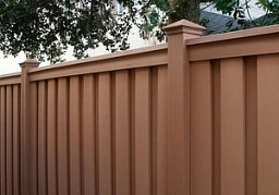 Забор деревянный из доски дпк для дачи