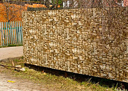 Забор из профнастила под камень светло-коричневый