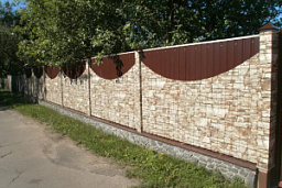 Забор из профнастила под кирпич комбинированный