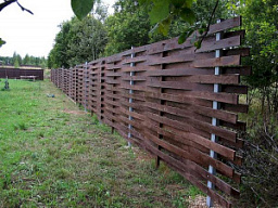 Деревянный забор плетенка для дачного участка