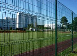 Высокий забор из 3 д сетки для стадиона