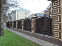 Комбинированный забор из профнастила с пиками