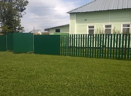 Забор комбинированный из профнастила и штакетника RAL 6002