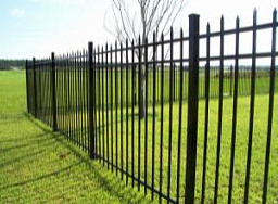 Забор высотой 3 метра для сада из металлических прутьев