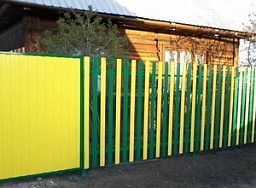 Забор комбинированный из профнастила и штакетника для дачи