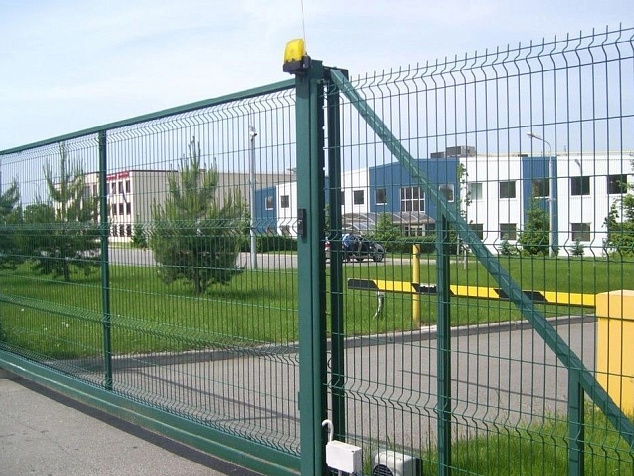 Забор из сварной 3 д сетки для территории завода