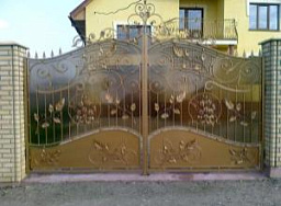 Кованый забор из бронзового поликарбоната