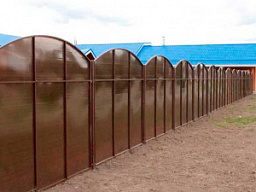 Забор из поликарбоната коричневого цвета