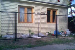 Забор секционный и ворота из сетки для частного дома