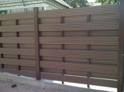 Забор деревянный вентилируемый из штакетника ДПК