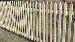Забор для дачи простой деревянный