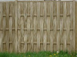 Плетеный деревянный забор