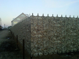 Забор из профнастила под камень резной