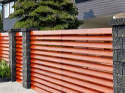 Горизонтальный решетчатый деревянный забор