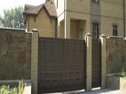 Металлические ворота для загородного дома