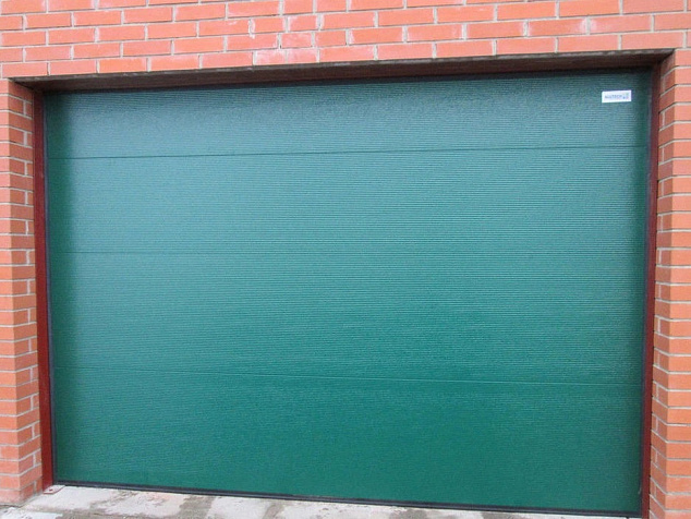 Металлические ворота для дачи в гараж подъемные