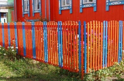 Деревянный забор из штакетника для частного дома