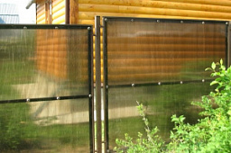 Забор для дачи из сотового поликарбоната