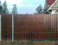 Забор для дачи из штакетника и профнастила комбинированный