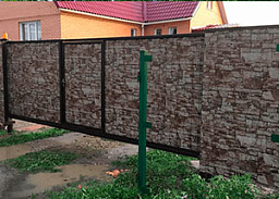 Забор из профлиста под камень с воротами откатными
