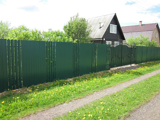Секционный комбинированный забор из профнастила и евроштакетника