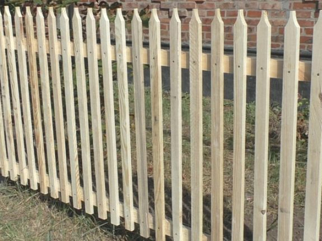 Забор для дачи простой деревянный