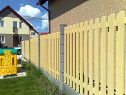 Вертикальный деревянный забор для частного дома